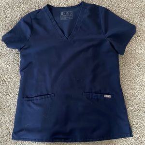 Figs scrub top